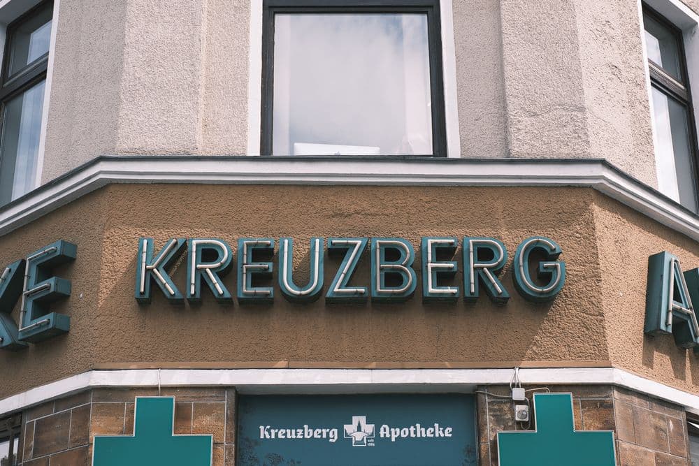 Fassade einer Apotheke in Berlin-Kreuzberg